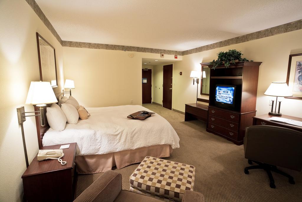 Hampton Inn & Suites Charlotte Arrowood Rd Εξωτερικό φωτογραφία