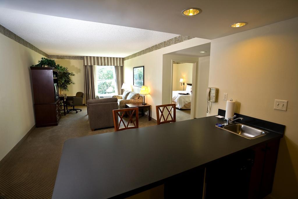 Hampton Inn & Suites Charlotte Arrowood Rd Εξωτερικό φωτογραφία