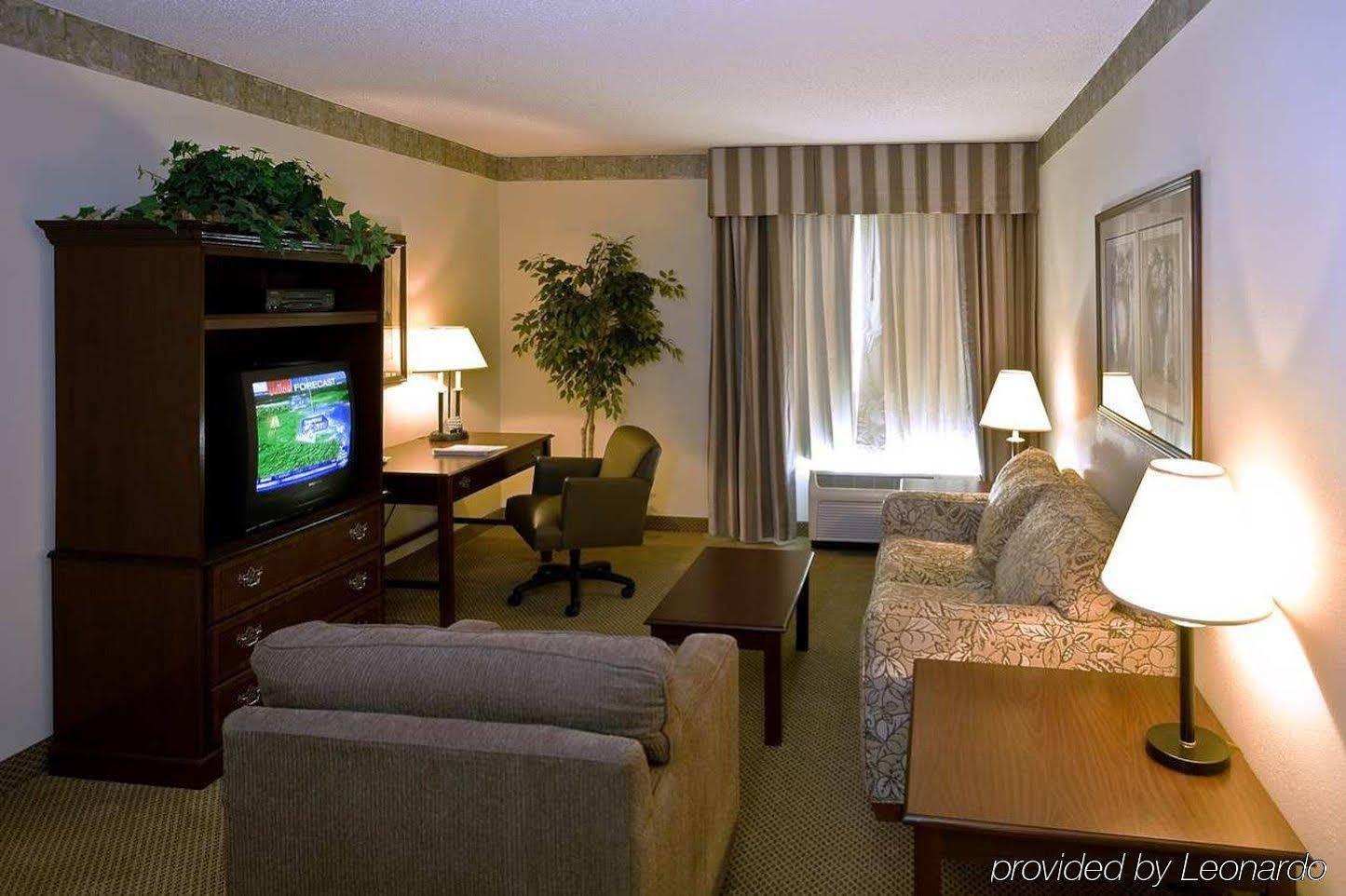 Hampton Inn & Suites Charlotte Arrowood Rd Εξωτερικό φωτογραφία