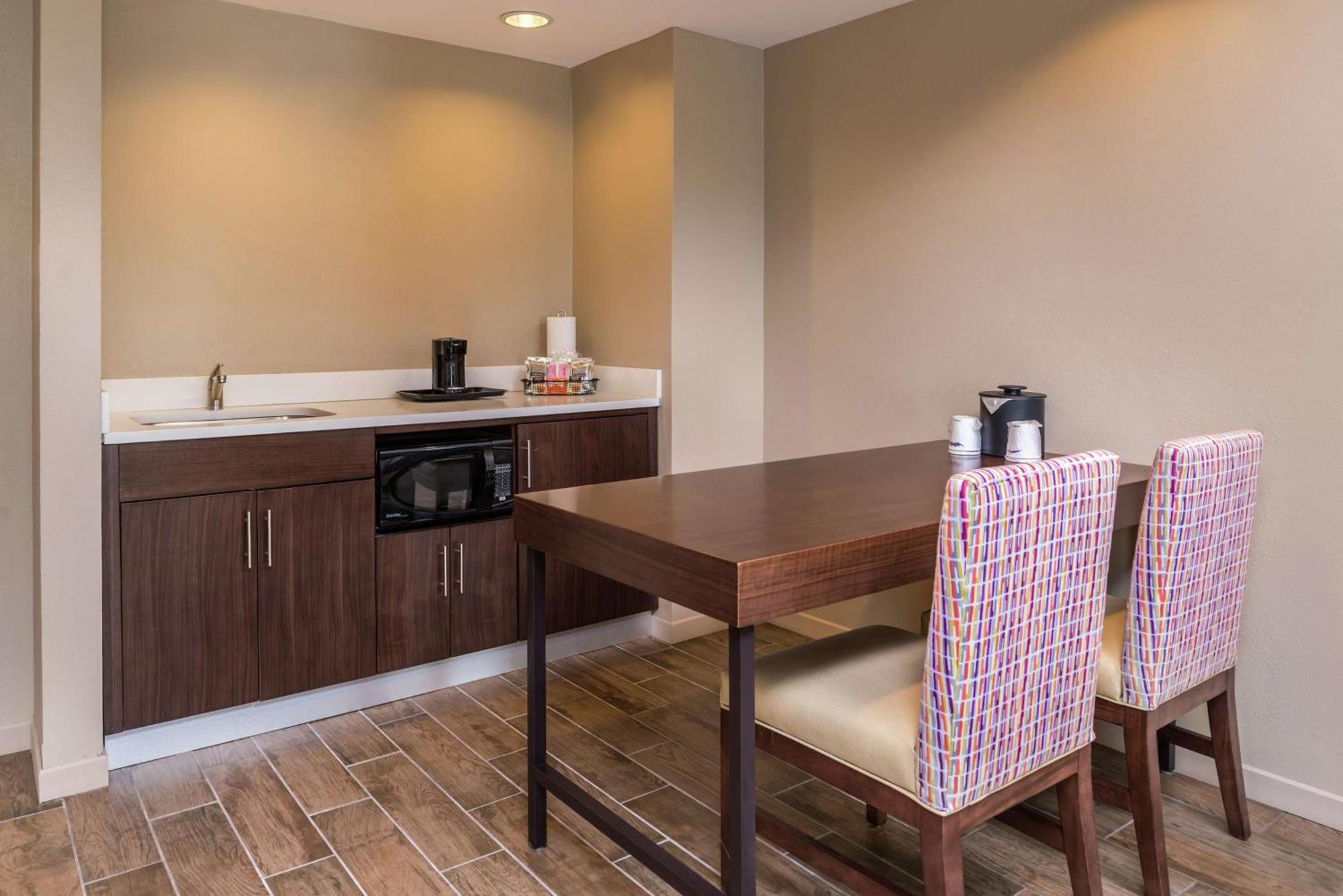 Hampton Inn & Suites Charlotte Arrowood Rd Εξωτερικό φωτογραφία