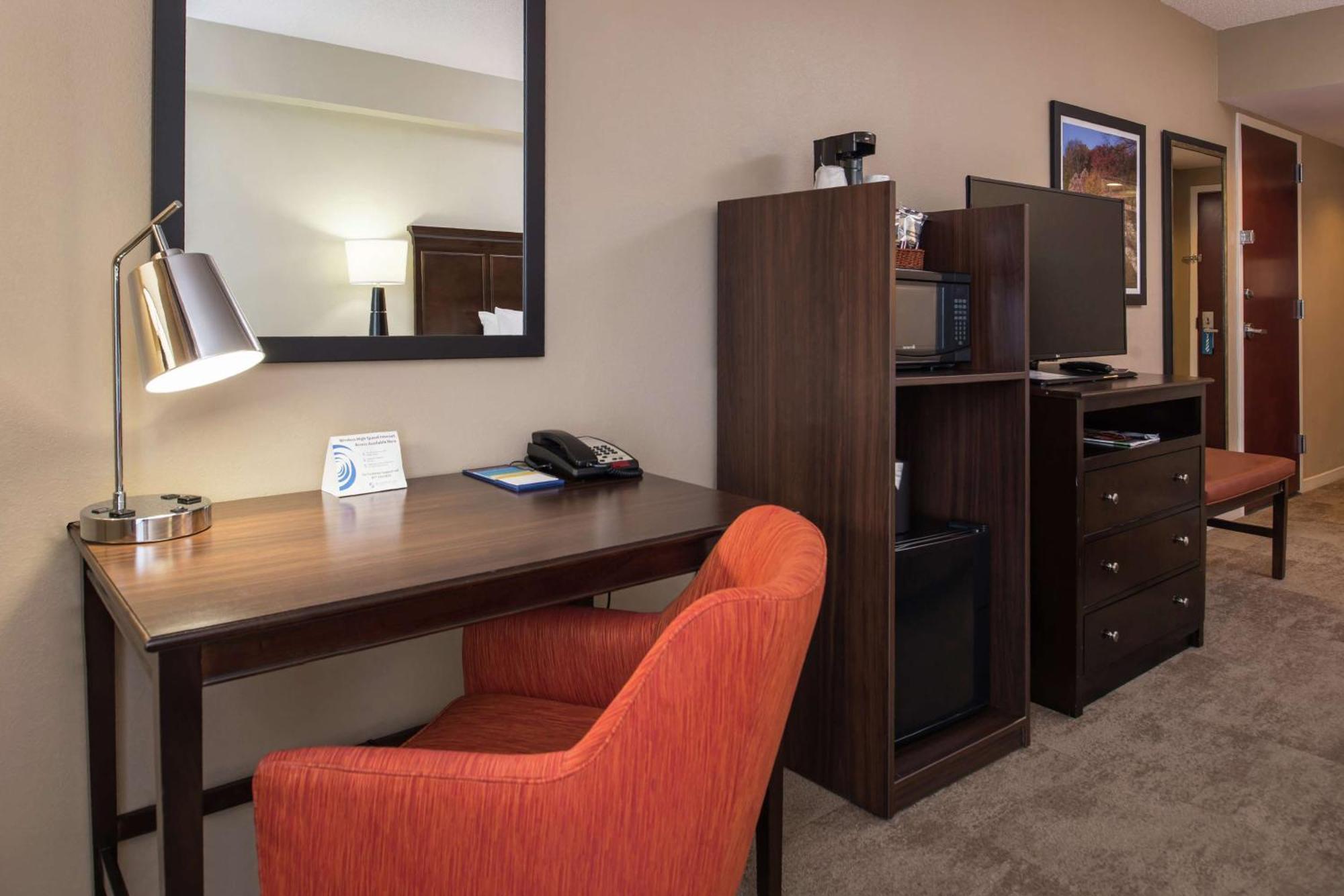 Hampton Inn & Suites Charlotte Arrowood Rd Εξωτερικό φωτογραφία