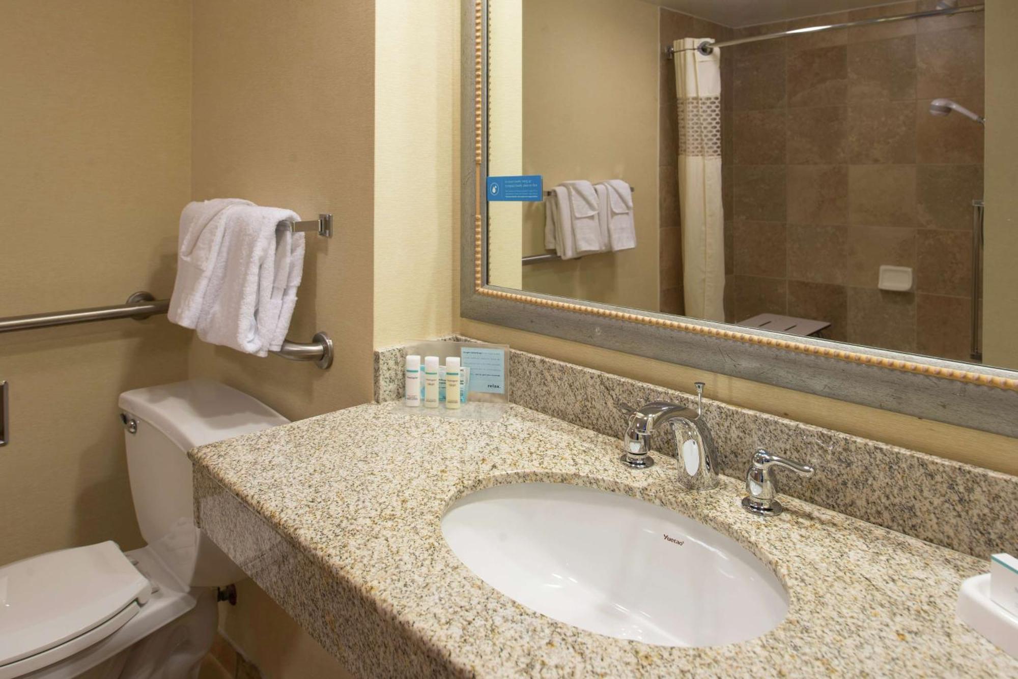Hampton Inn & Suites Charlotte Arrowood Rd Εξωτερικό φωτογραφία